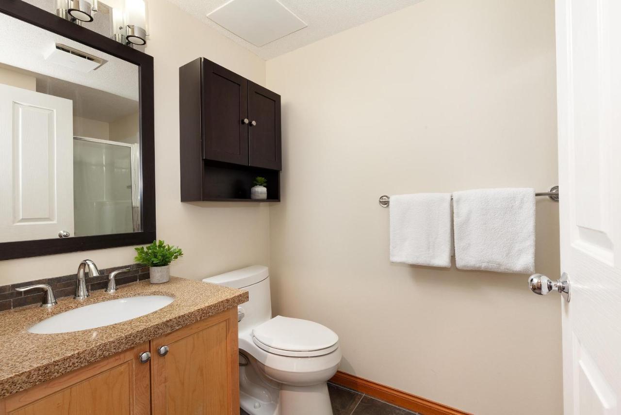Holiday home Lakeside Landing | Overlooking Lake, Mountain Views, Near X-country Skiing Trails