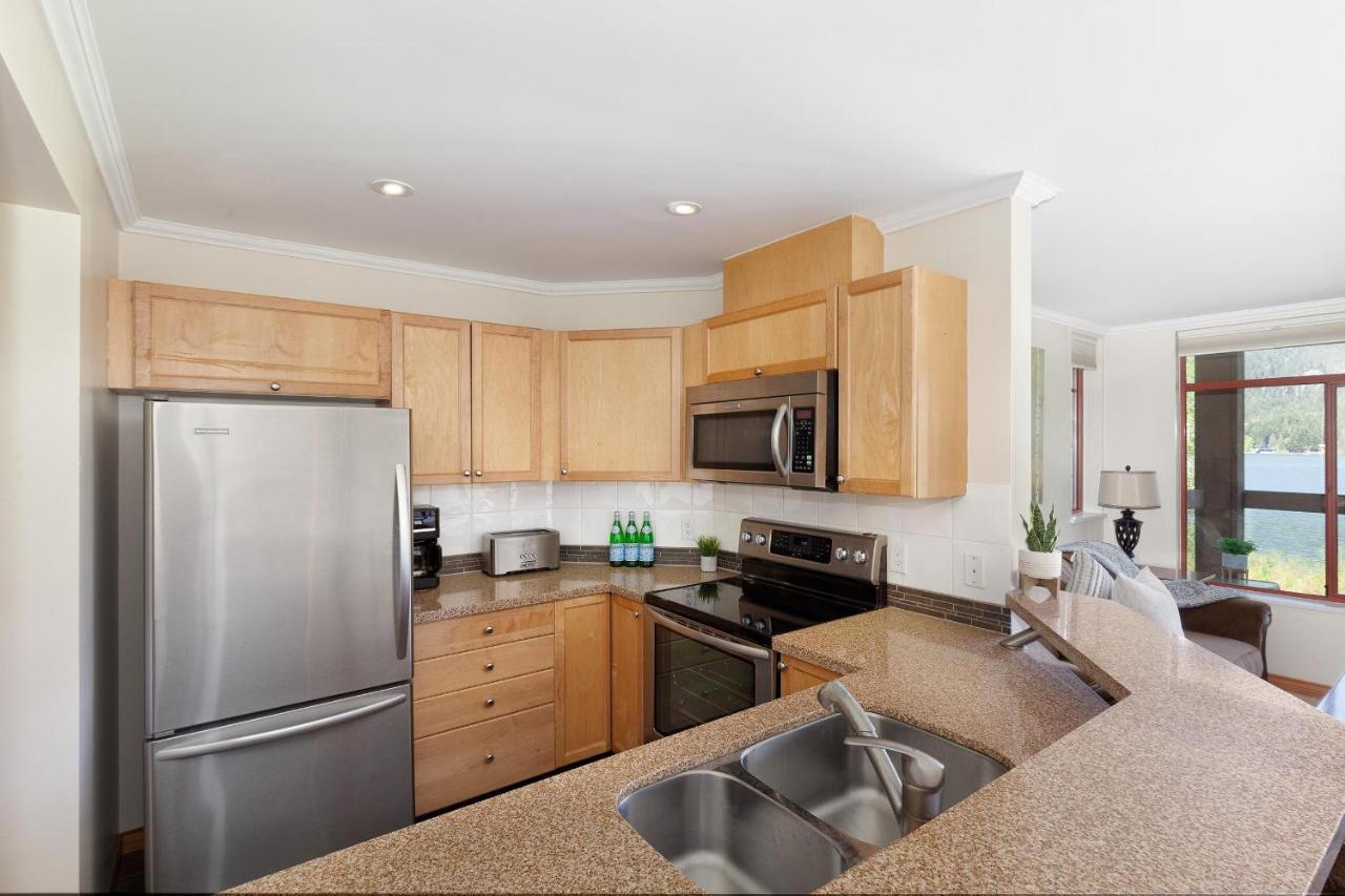 Lakeside Landing | Overlooking Lake, Mountain Views, Near X-country Skiing Trails Holiday home *